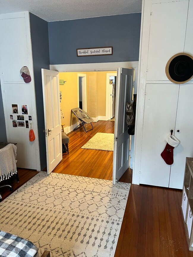 Foto del edificio - Great location 4 bedroom, 2 bathroom house...