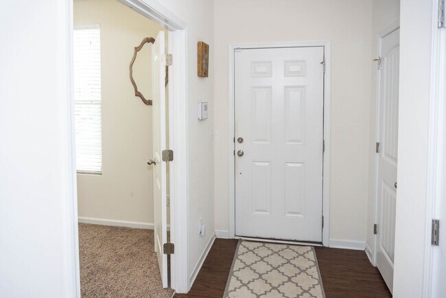 Foto del edificio - Great End Unit Townhome - Located Close to...