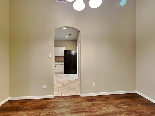Foto del edificio - 2306 Hollyfield Ln