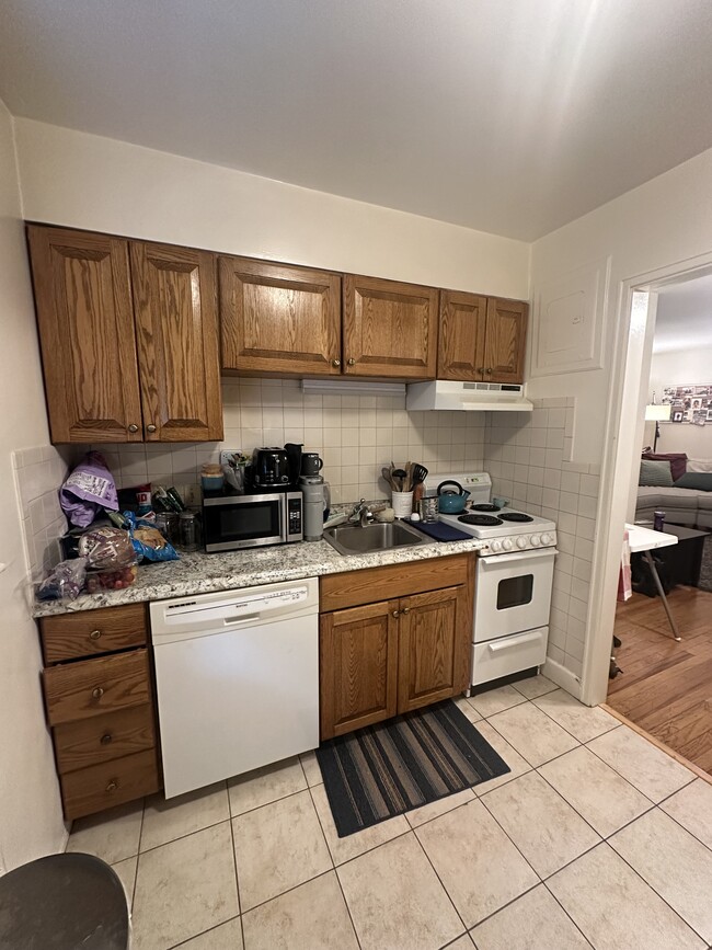 Building Photo - 5 Charlesbank Rd