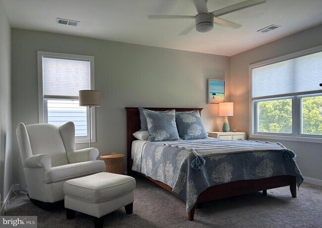 Foto del edificio - 221 Wilder Ave