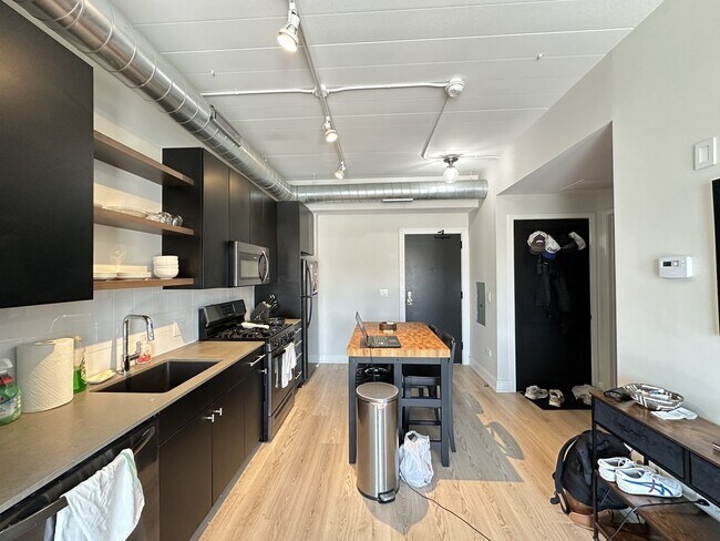 Foto del edificio - 941 W Belmont Ave