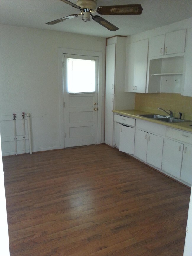 Building Photo - 408 S Catherine Ave
