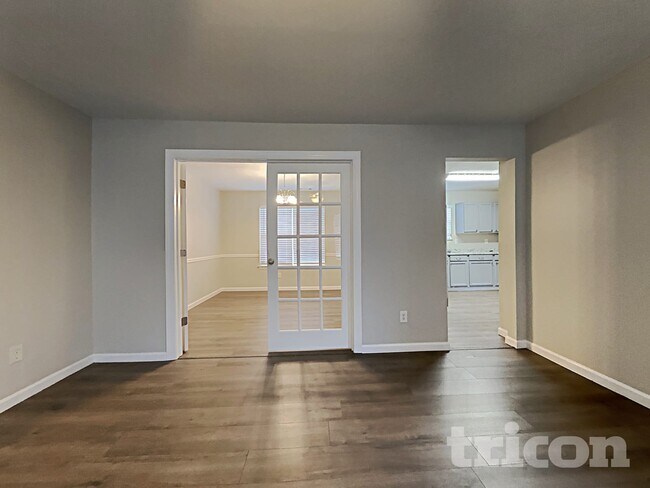 Foto del edificio - 4123 Green Field Dr