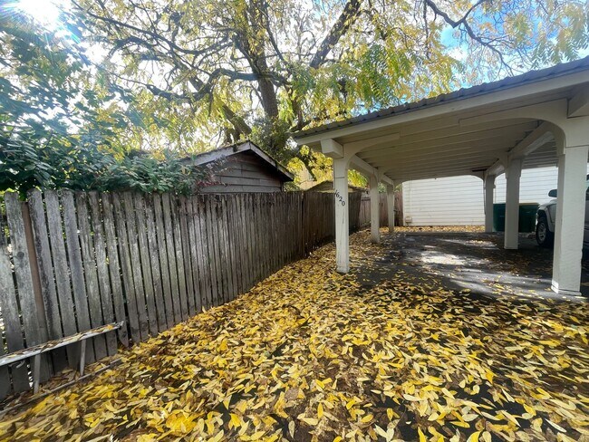 Foto del edificio - Charming Forest Grove 2BR Home – Great Wal...