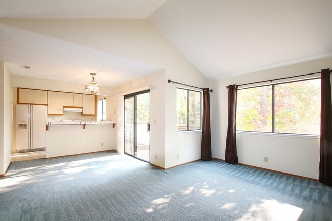 Building Photo - 2 bedroom 2 bath Condo in great neighborhood $3650