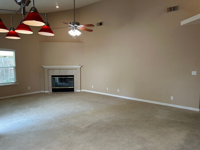 Building Photo - Home in Eaton Village!