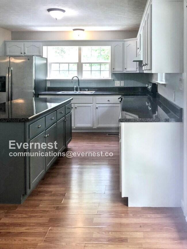 Foto del edificio - Lovely 3-Bedroom Home with Modern Amenitie...