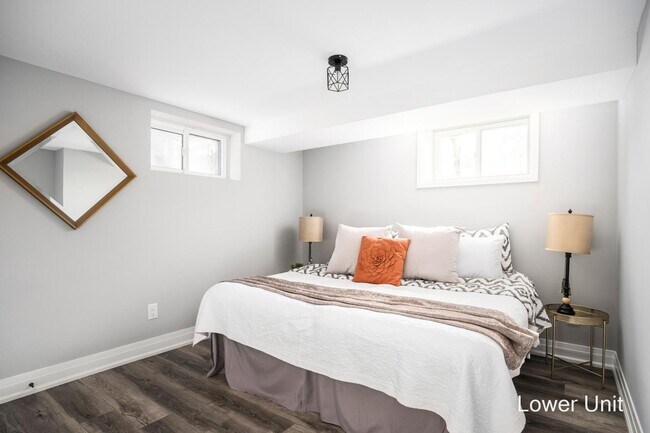 Photo du bâtiment - Stylish 2 Bedroom Apartment – All Utilities & Parking Included – $1,999/month