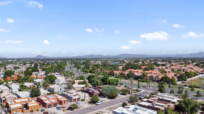 Building Photo - 1120 N Val Vista Dr