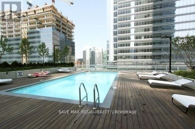 Photo du bâtiment - 55 Bremner Blvd