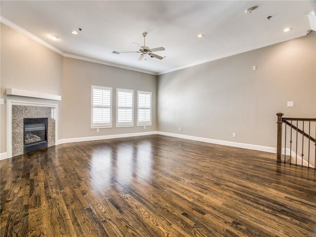 Building Photo - 2821 Parmer Ave