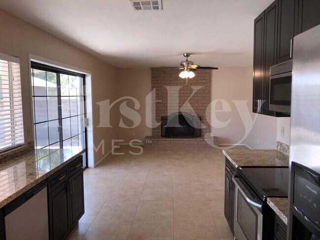 Building Photo - 4025 W Cholla St