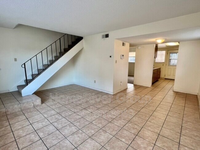 Building Photo - 52 Creeks Edge Way