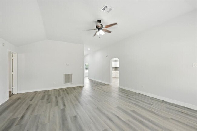 Building Photo - 2707 Shawna Lyn Dr