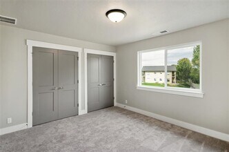 Building Photo - 1942 E Knobcone Dr