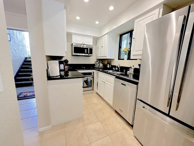 Foto del edificio - 3375 Foothill Rd
