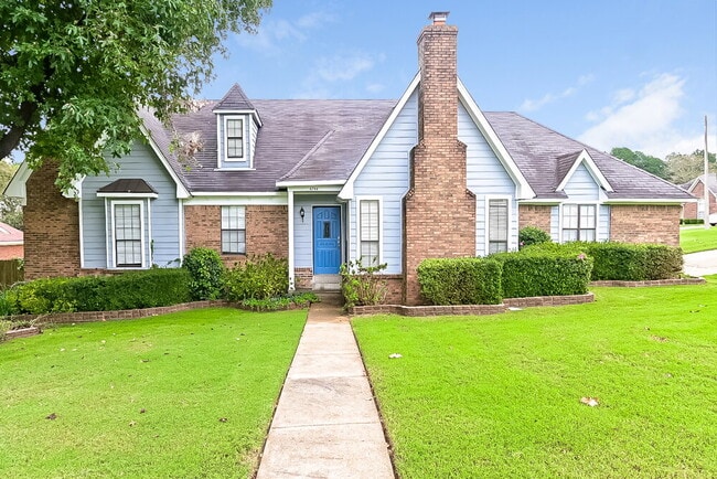 Building Photo - 6744 Blue Spruce Dr