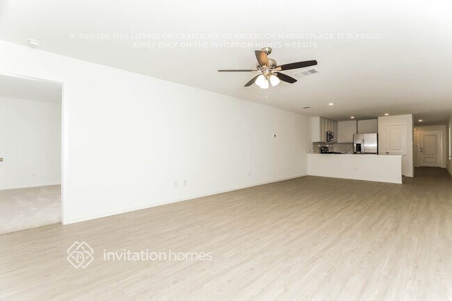 Building Photo - 3221 Roslyn Grist