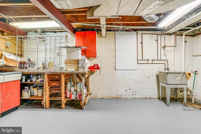 Foto del edificio - 8230 Gregory Dr