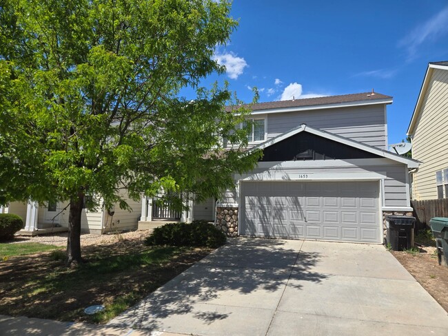 Foto del edificio - Spacious and Bright 4 Bedroom Home with Garage and Basement Now Available!
