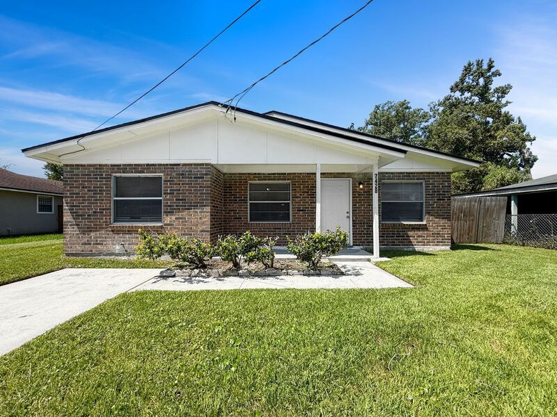 Foto principal - 7428 John F Kennedy Dr E
