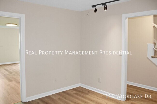 Building Photo - 119 Woodlake Dr