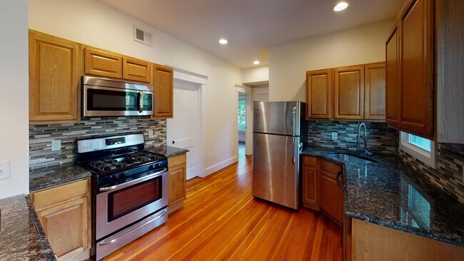 Building Photo - 252 Goffe Terrace