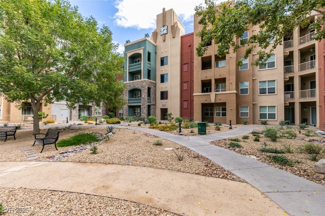 Foto principal - 56 E Serene Ave