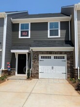 Building Photo - 10 Country Dale Dr