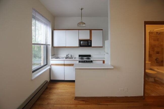 Building Photo - 640 W Barry Ave