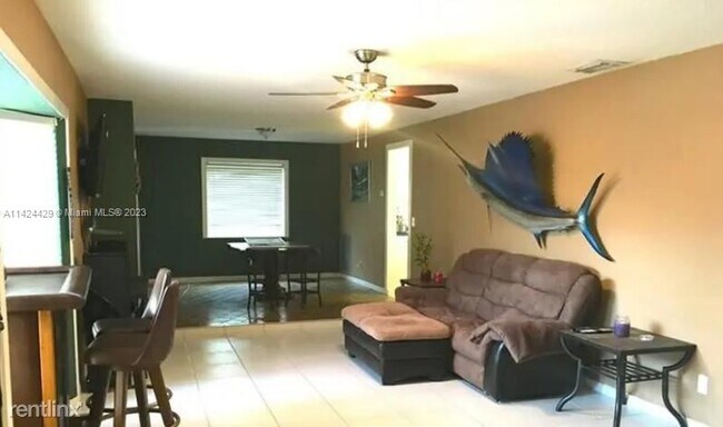 Foto del edificio - 4 br, 2 bath House - 9401 NW 20th St