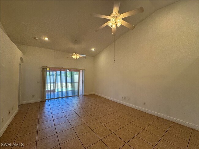 Foto del edificio - 1042 SE 11th Terrace