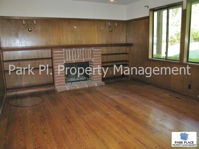 Building Photo - 15996 Grandview Ave