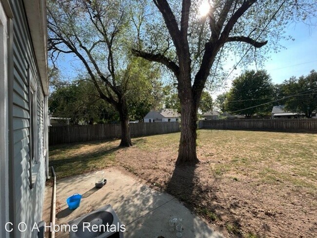 Building Photo - 2 br, 1 bath House - 201 S. Nevada St