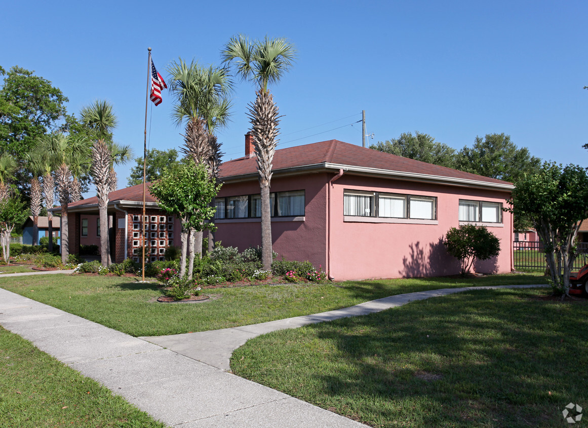 Primary Photo - Murchison Terrace Housing