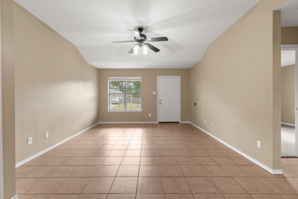 Foto principal - 213 Shelley Ln