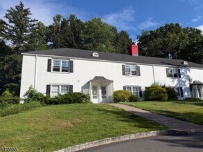 Building Photo - 2 Beech Spring Dr