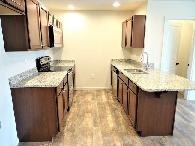Building Photo - 253 Lakeside Crossing
