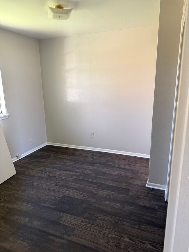 Foto del edificio - 3 bedroom 1 bathroom