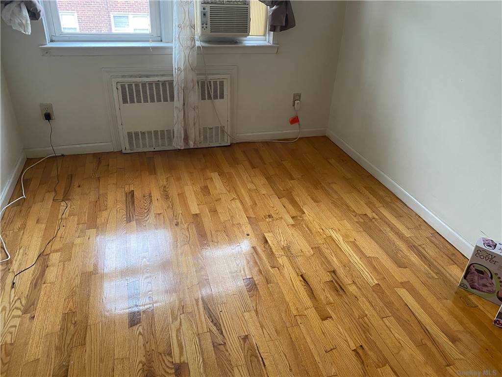 Foto del edificio - 10549 Flatlands 1st St