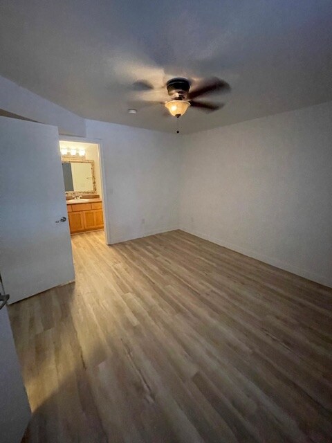Foto del edificio - 1385 W University Ave