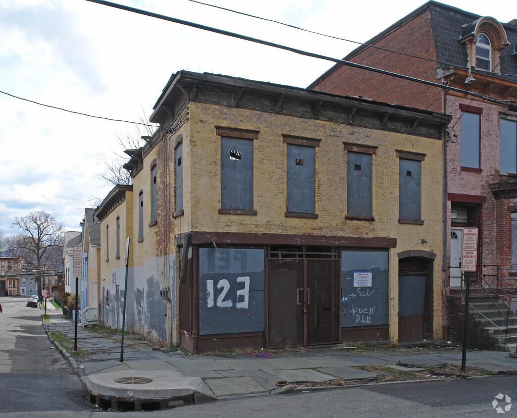 Primary Photo - 123 Lander St