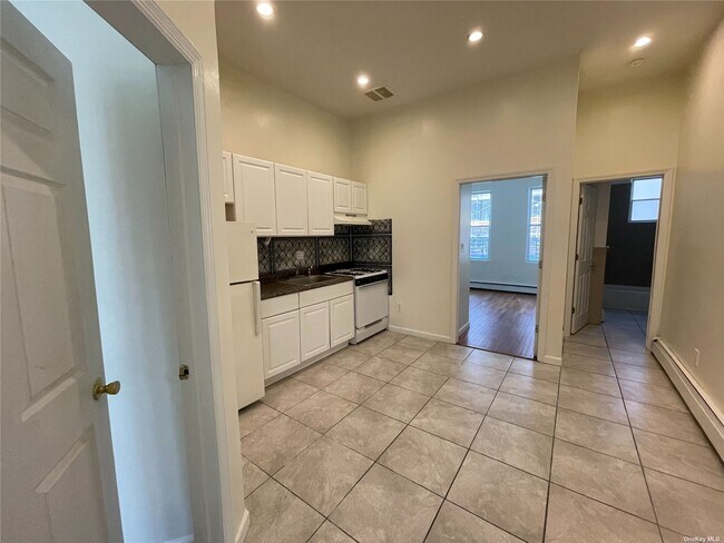 Foto del edificio - 2058 Arthur Ave