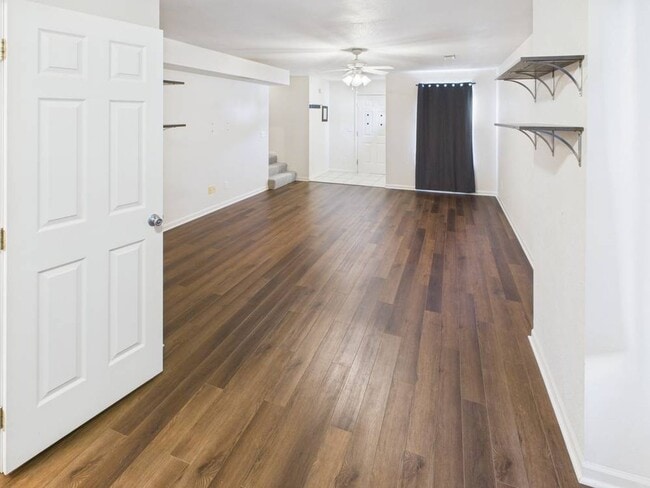 Building Photo - 402 Elliott Ln