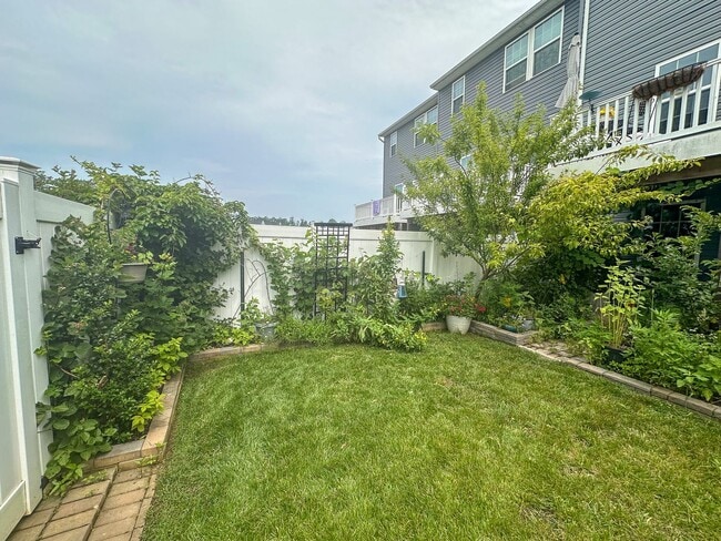 Building Photo - Village Oaks Townhome 3bed/2.5Bath