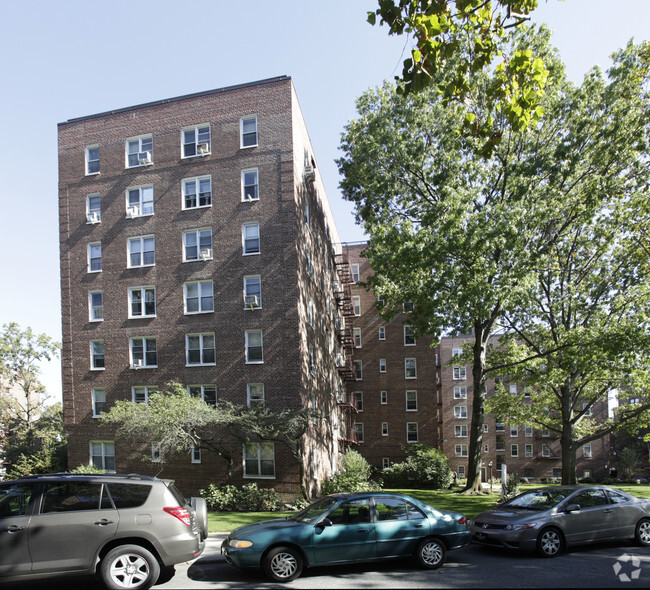Building Photo - 72-61-72-81 113th St