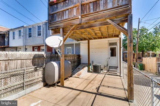 Building Photo - 634 Grundy St