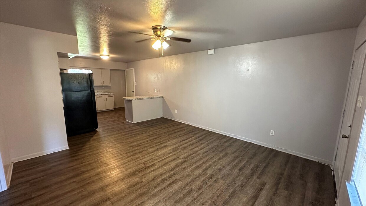 Foto principal - 2389 W Dumble St