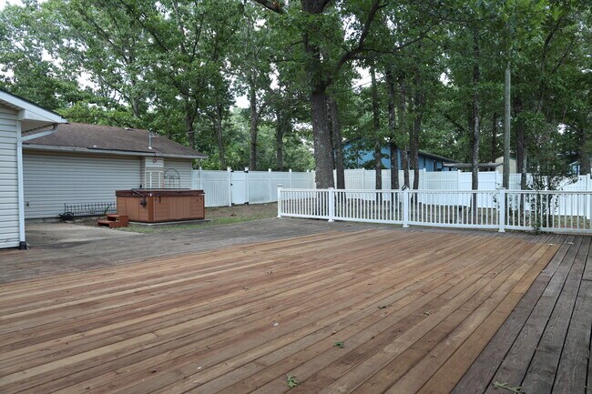 Building Photo - 16280 Hardwood Ln